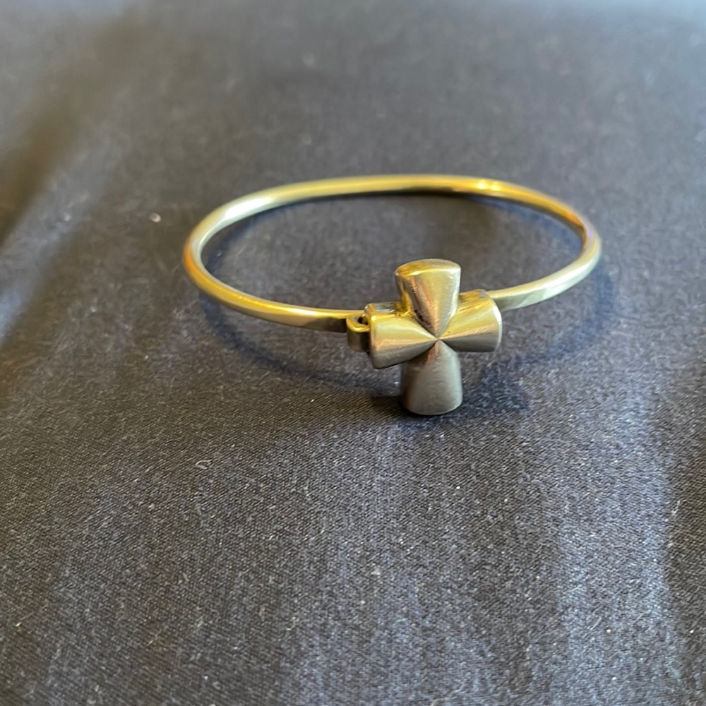 Retired James Avery St Theresa Cross Bangle